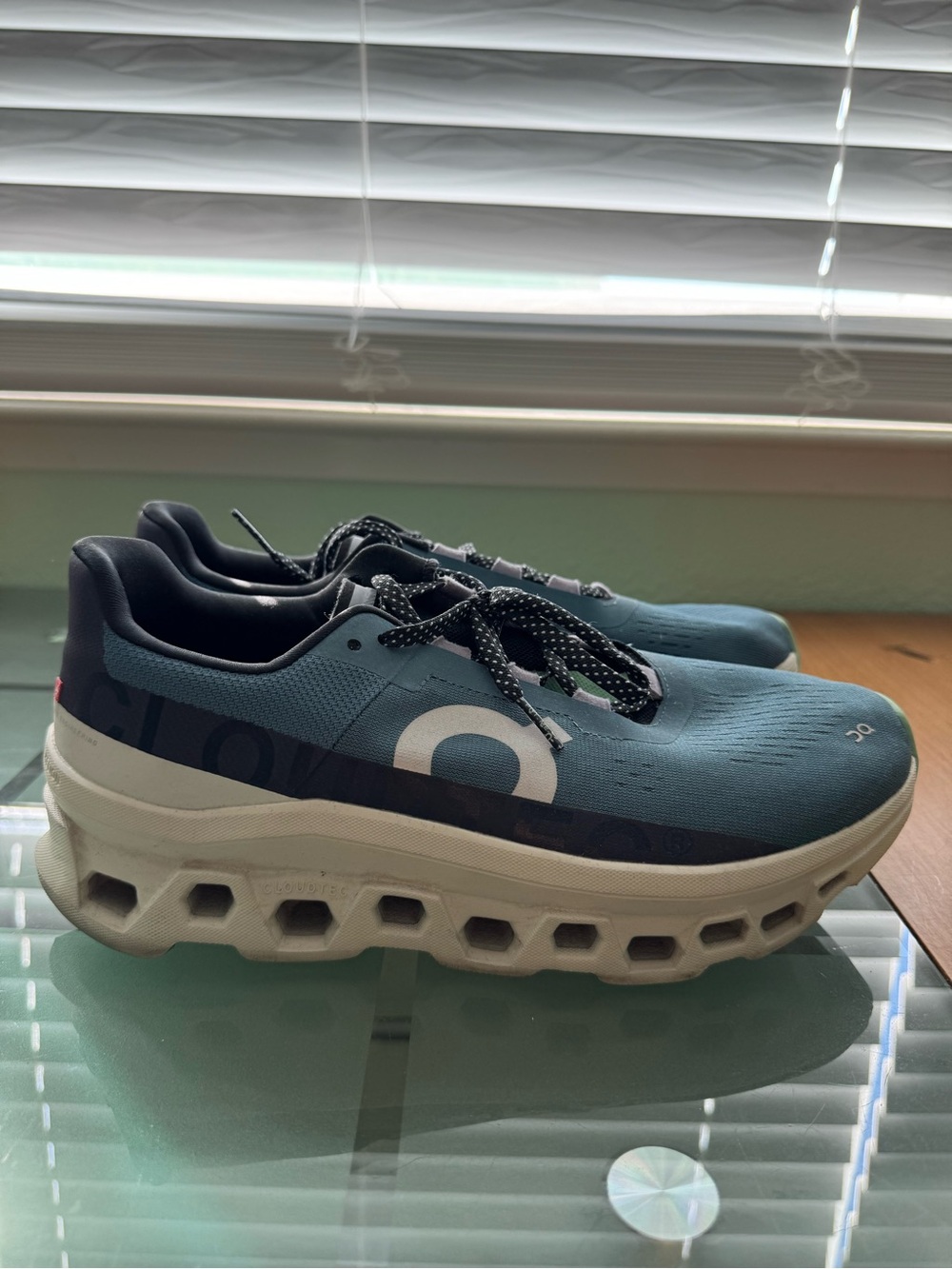 On Running Men's Teal and White Cloud-like Athletic Shoes